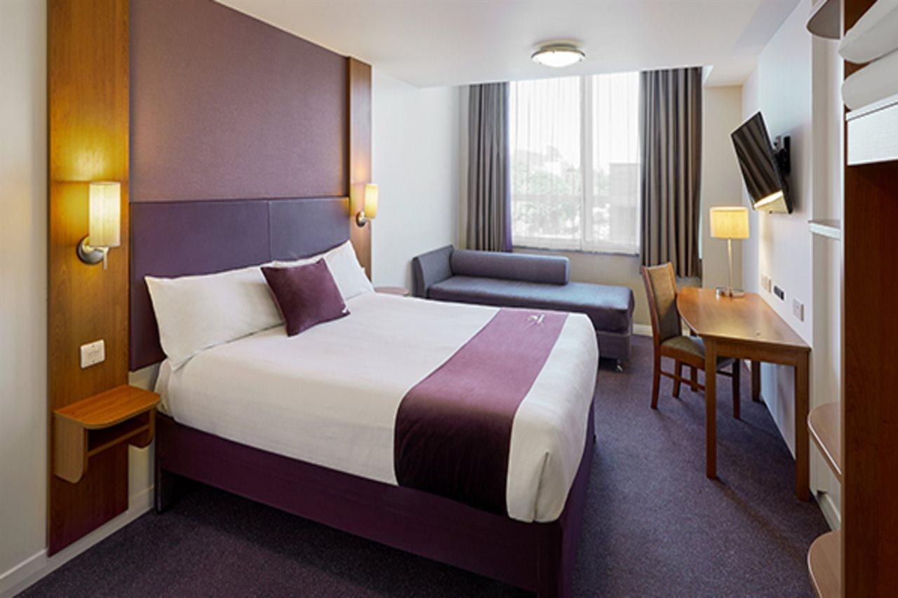 Premier Inn Warrington South Eksteriør bilde