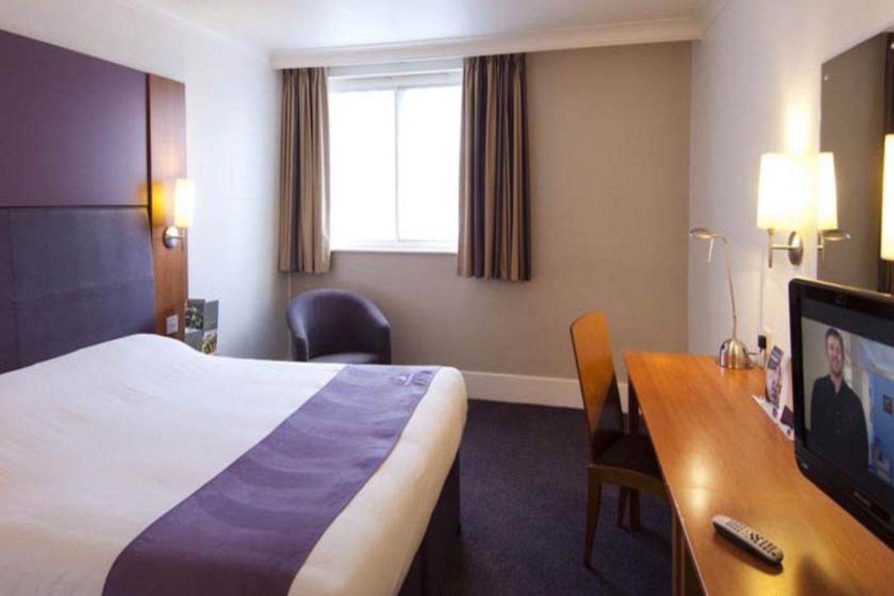 Premier Inn Warrington South Eksteriør bilde