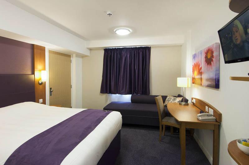 Premier Inn Warrington South Eksteriør bilde
